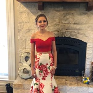 $100 2 piece red top white floral bottom sz 0